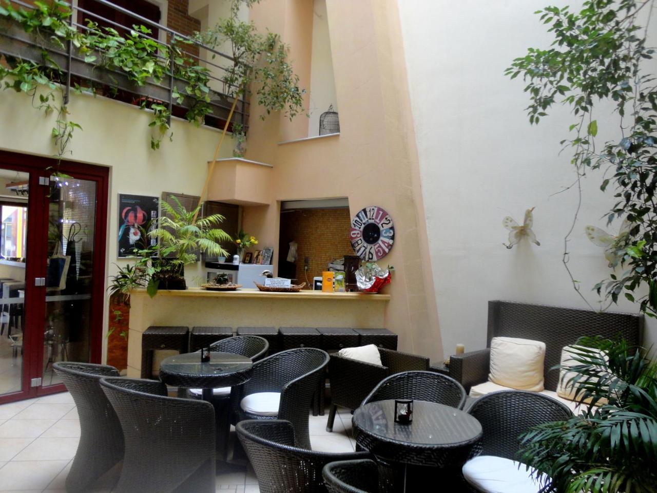Lirio Guest House Makrakómi Exterior foto